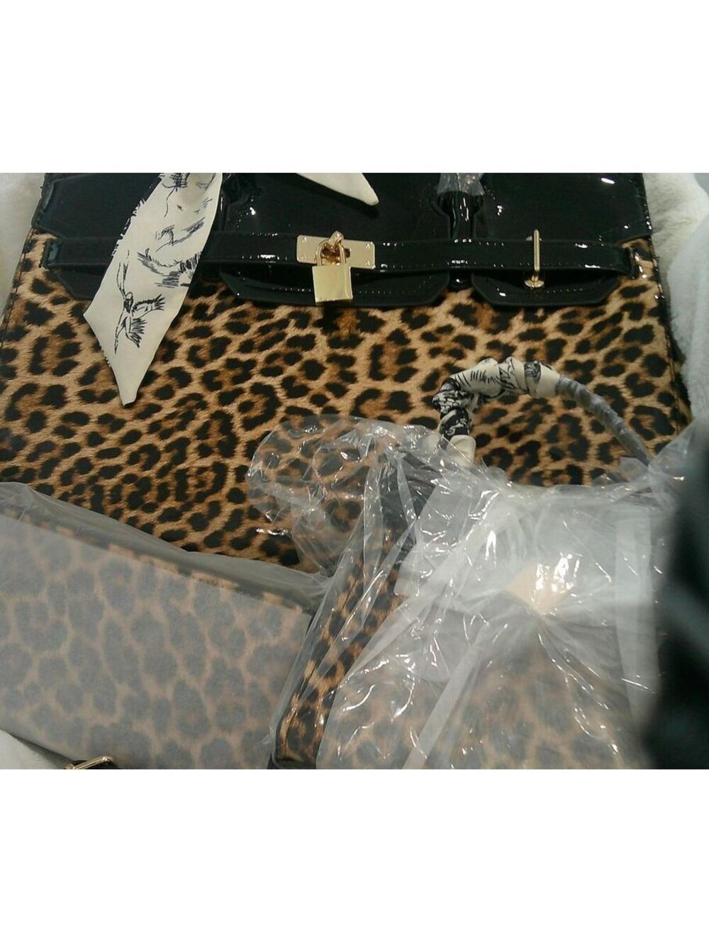Leopard Print Handbag Set with Black Patent Leather (faux) - Picture 2 of 4